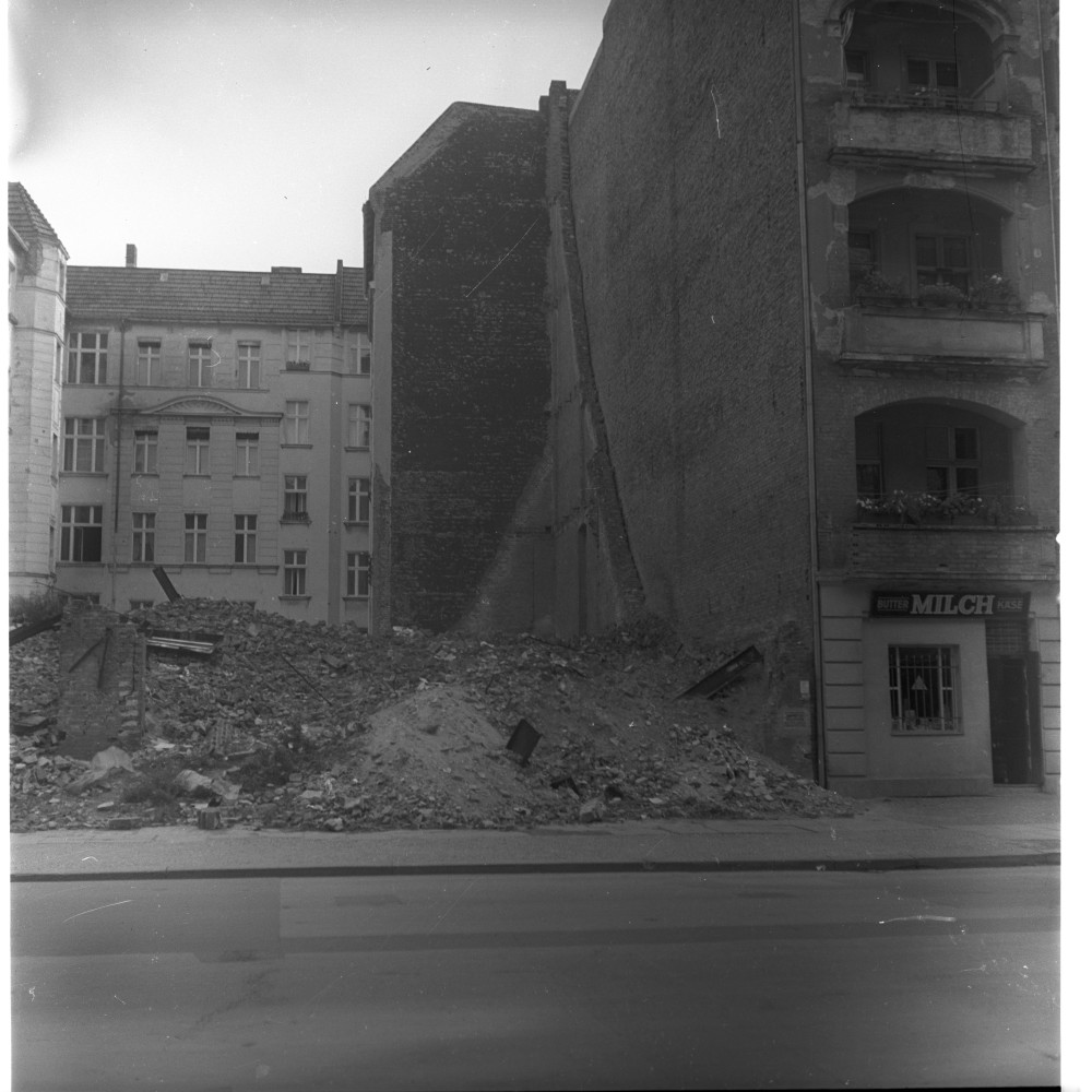 Negativ: Trümmer, Eisenacher Straße 77, 1950 (Museen Tempelhof-Schöneberg/Herwarth Staudt CC BY-NC-SA)