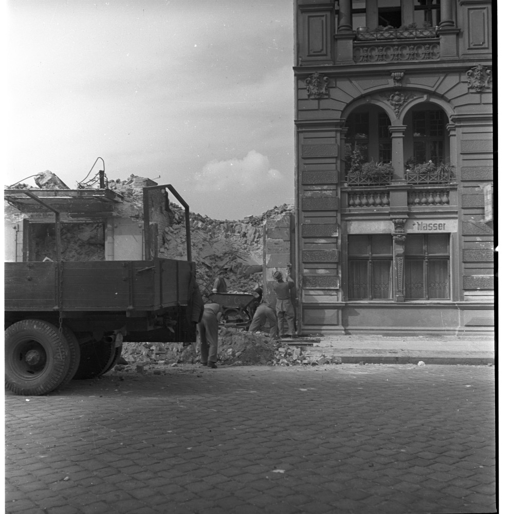 Negativ: Trümmer, Elßholzstraße 16, 1950 (Museen Tempelhof-Schöneberg/Herwarth Staudt CC BY-NC-SA)