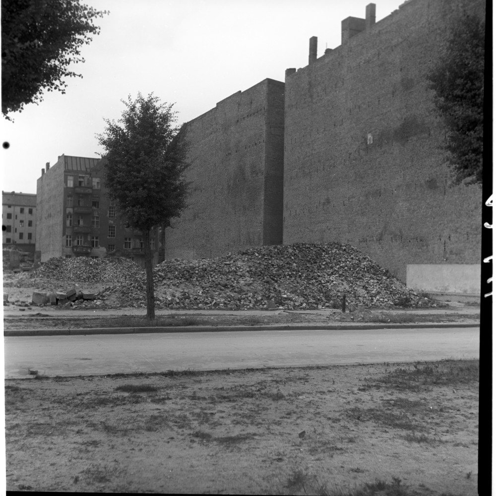 Negativ: Trümmer, Freisinger Straße 4, 1953 (Museen Tempelhof-Schöneberg/Herwarth Staudt CC BY-NC-SA)