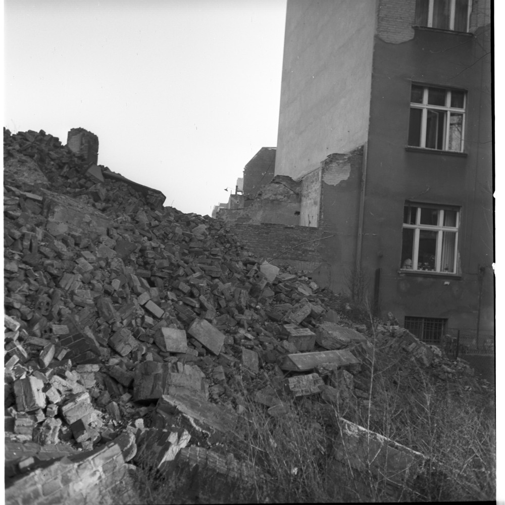 Negativ: Trümmer, Fritz-Elsas-Straße 13, 1953 (Museen Tempelhof-Schöneberg/Herwarth Staudt CC BY-NC-SA)