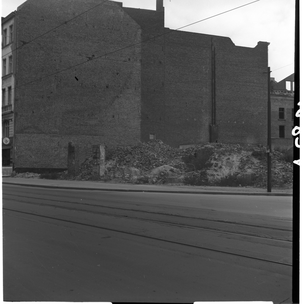 Negativ: Trümmer, Gossowstraße 6, 1953 (Museen Tempelhof-Schöneberg/Herwarth Staudt CC BY-NC-SA)