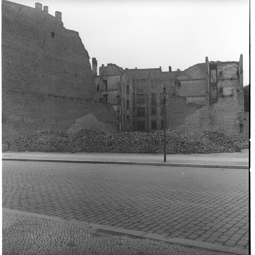 Negativ: Trümmer, Großgörschenstraße 24, 1953 (Museen Tempelhof-Schöneberg/Herwarth Staudt CC BY-NC-SA)