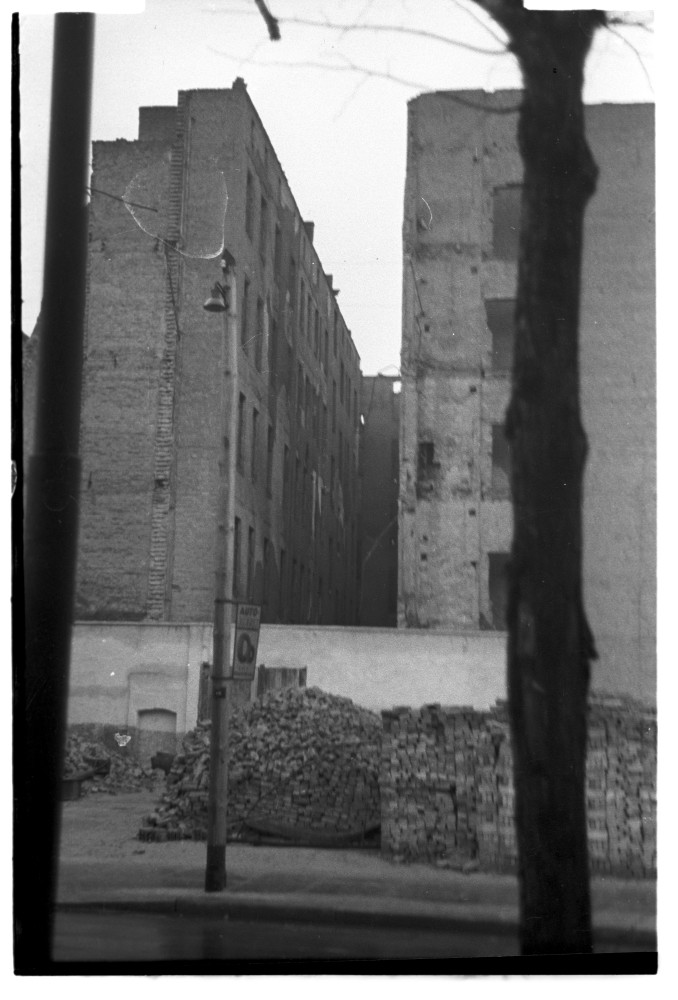 Negativ: Trümmer, Großgörschenstraße 38, 1950 (Museen Tempelhof-Schöneberg/Herwarth Staudt CC BY-NC-SA)
