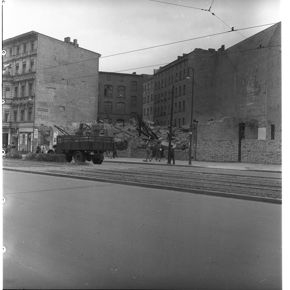 Negativ: Trümmer, Hauptstraße 149, 1950 (Museen Tempelhof-Schöneberg/Herwarth Staudt CC BY-NC-SA)