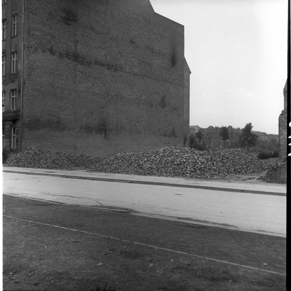 Negativ: Trümmer, Heilbronner Straße 9, 1953 (Museen Tempelhof-Schöneberg/Herwarth Staudt CC BY-NC-SA)