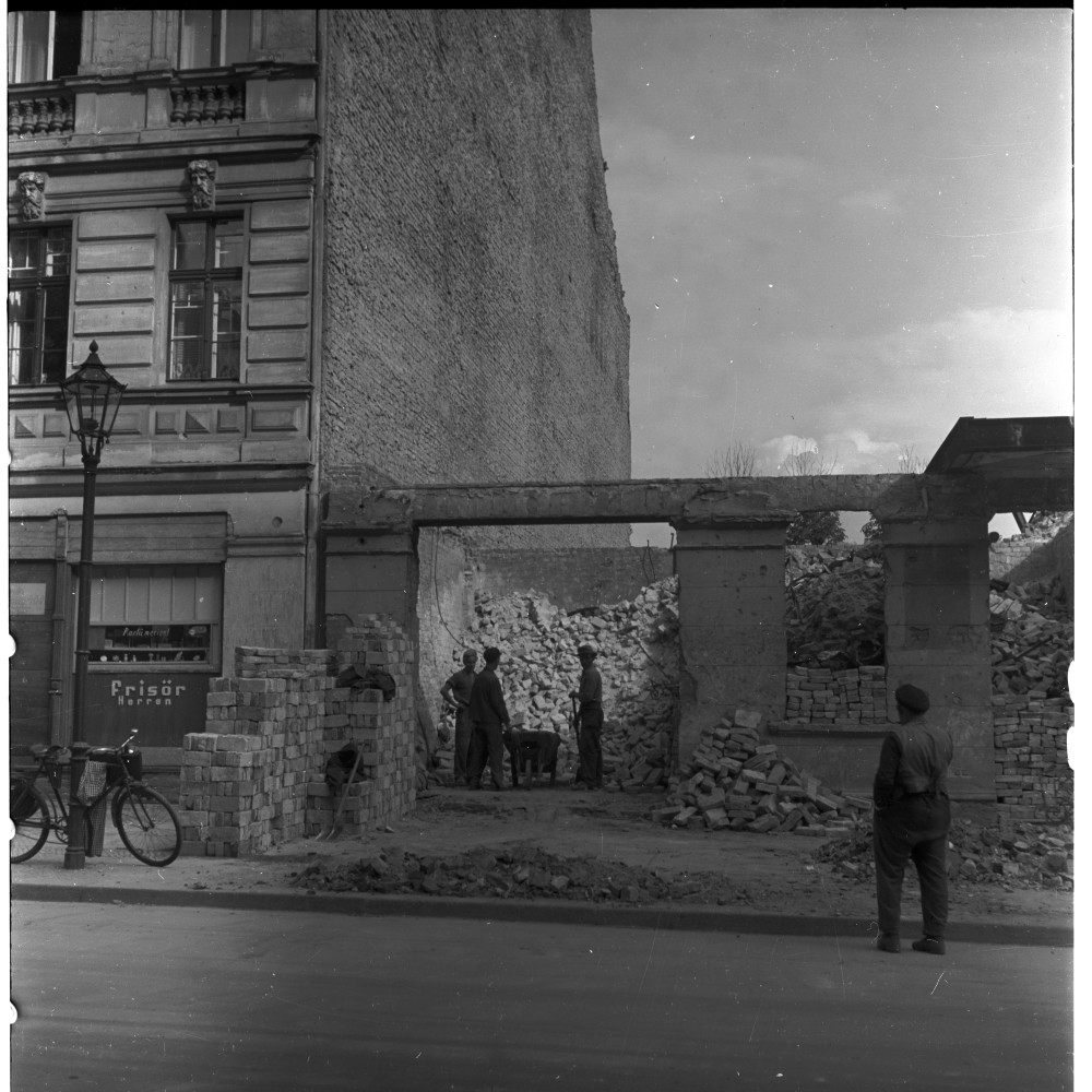Negativ: Trümmer, Hohenfriedbergstraße 20, 1950 (Museen Tempelhof-Schöneberg/Herwarth Staudt CC BY-NC-SA)