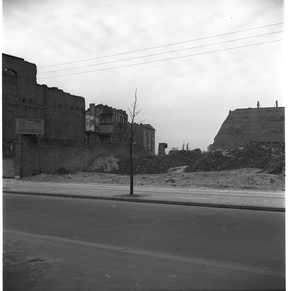 Negativ: Trümmer, Kleiststraße 21, 1954 (Museen Tempelhof-Schöneberg/Herwarth Staudt CC BY-NC-SA)
