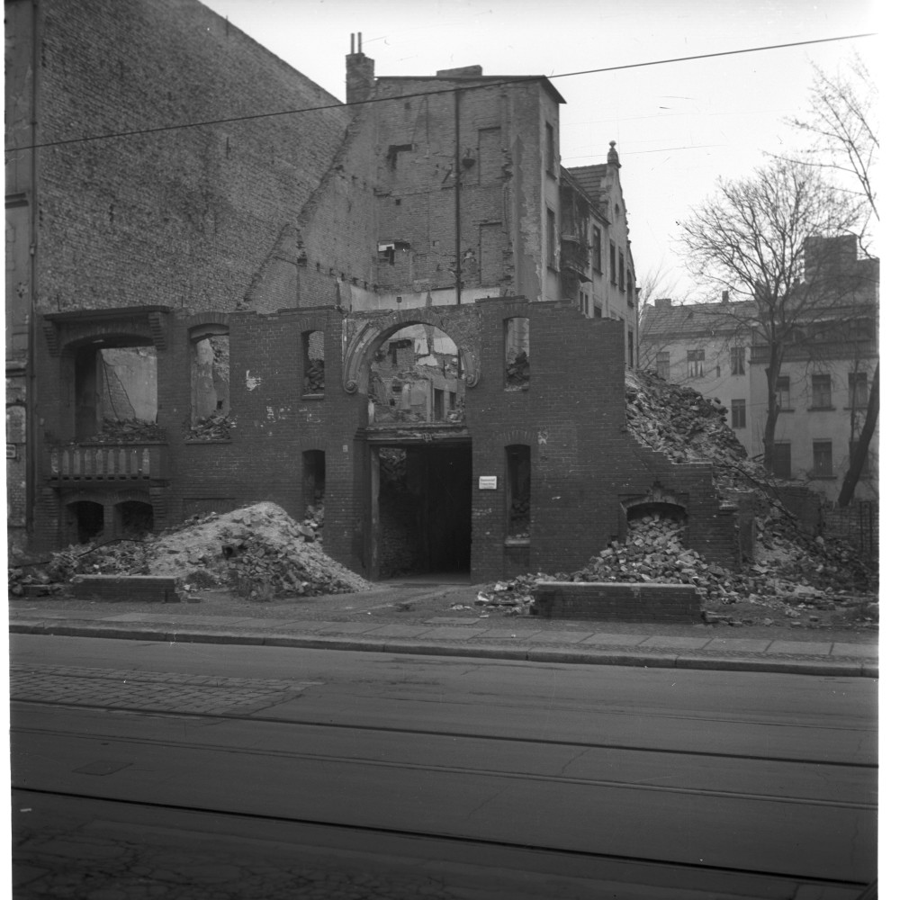 Negativ: Trümmer, Knausstraße 13, 1953 (Museen Tempelhof-Schöneberg/Herwarth Staudt CC BY-NC-SA)