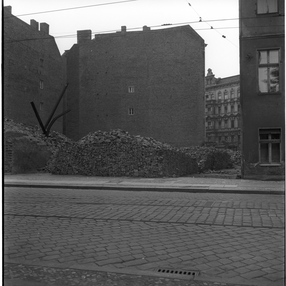 Negativ: Trümmer, Koburger Straße 2, 1953 (Museen Tempelhof-Schöneberg/Herwarth Staudt CC BY-NC-SA)