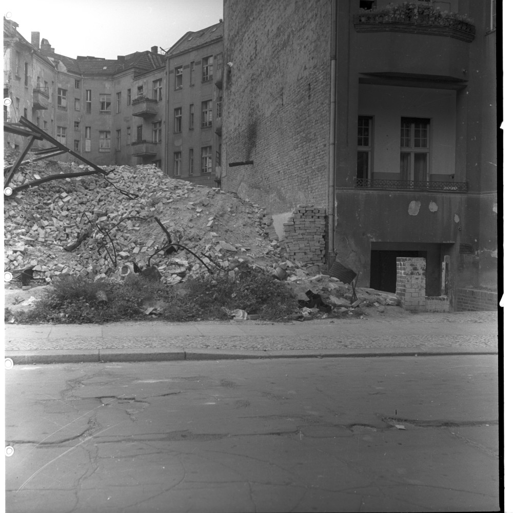 Negativ: Trümmer, Kundrystraße 2, 1950 (Museen Tempelhof-Schöneberg/Herwarth Staudt CC BY-NC-SA)