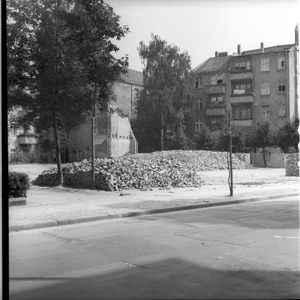 Negativ: Trümmer, Lefèvrestraße 14, 1953 (Museen Tempelhof-Schöneberg/Herwarth Staudt CC BY-NC-SA)