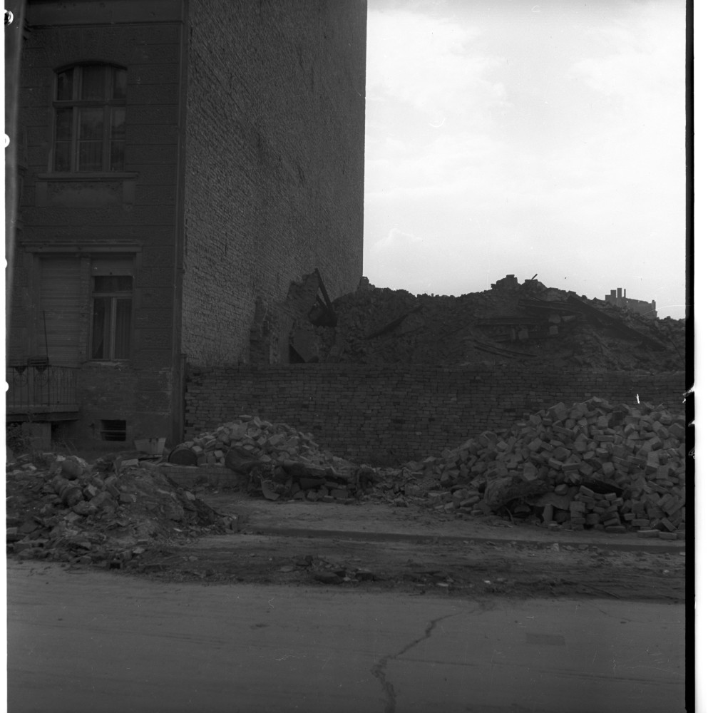 Negativ: Trümmer, Lindauer Straße 2, 1950 (Museen Tempelhof-Schöneberg/Herwarth Staudt CC BY-NC-SA)