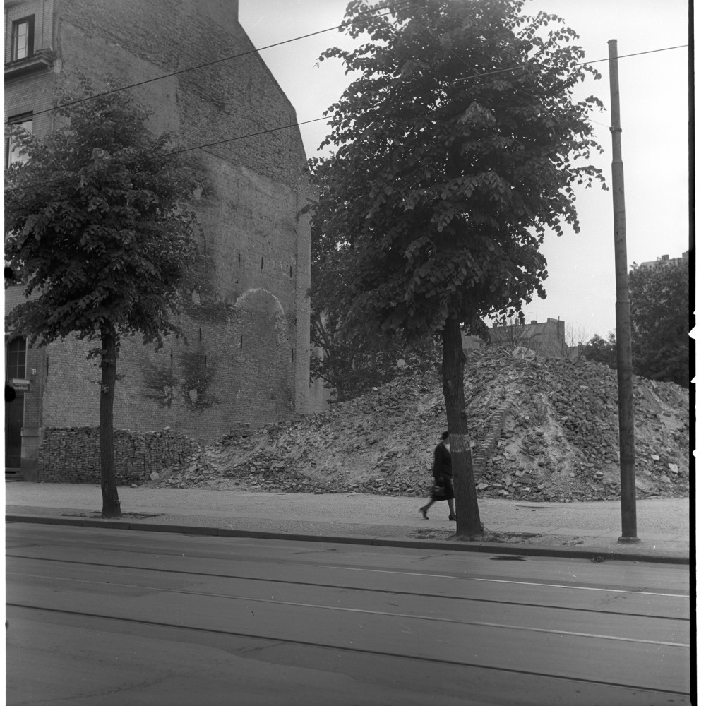 Negativ: Trümmer, Lutherstraße 16, 1953 (Museen Tempelhof-Schöneberg/Herwarth Staudt CC BY-NC-SA)