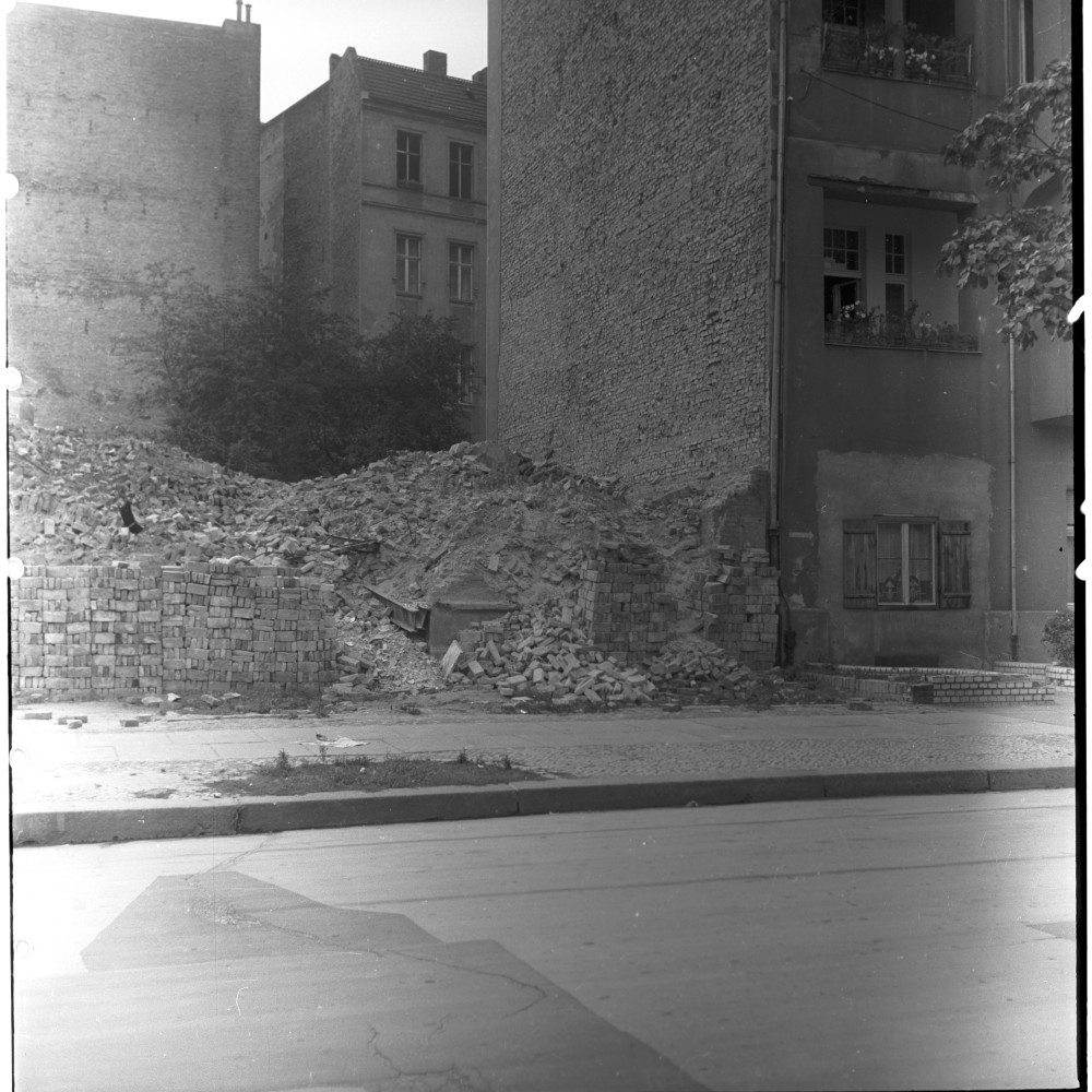 Negativ: Trümmer, Mainauer Straße 4, 1950 (Museen Tempelhof-Schöneberg/Herwarth Staudt CC BY-NC-SA)