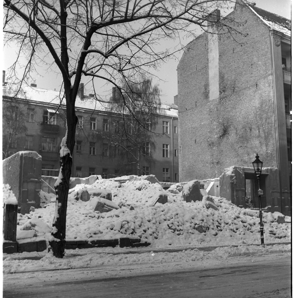 Negativ: Trümmer, Menzelstraße 11, 1954 (Museen Tempelhof-Schöneberg/Herwarth Staudt CC BY-NC-SA)