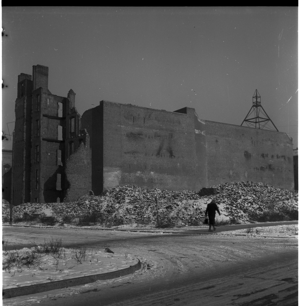 Negativ: Trümmer, Neue Winterfeldtstraße 15, 1954 (Museen Tempelhof-Schöneberg/Herwarth Staudt CC BY-NC-SA)