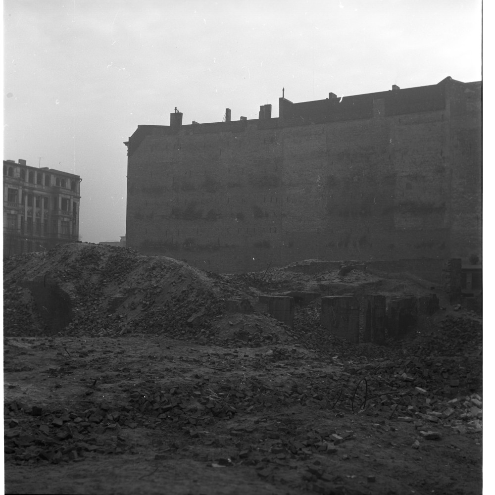 Negativ: Trümmer, Nollendorfstraße 33, 1954 (Museen Tempelhof-Schöneberg/Herwarth Staudt CC BY-NC-SA)