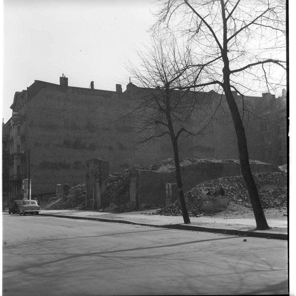 Negativ: Trümmer, Nollendorfstraße 33, 1954 (Museen Tempelhof-Schöneberg/Herwarth Staudt CC BY-NC-SA)