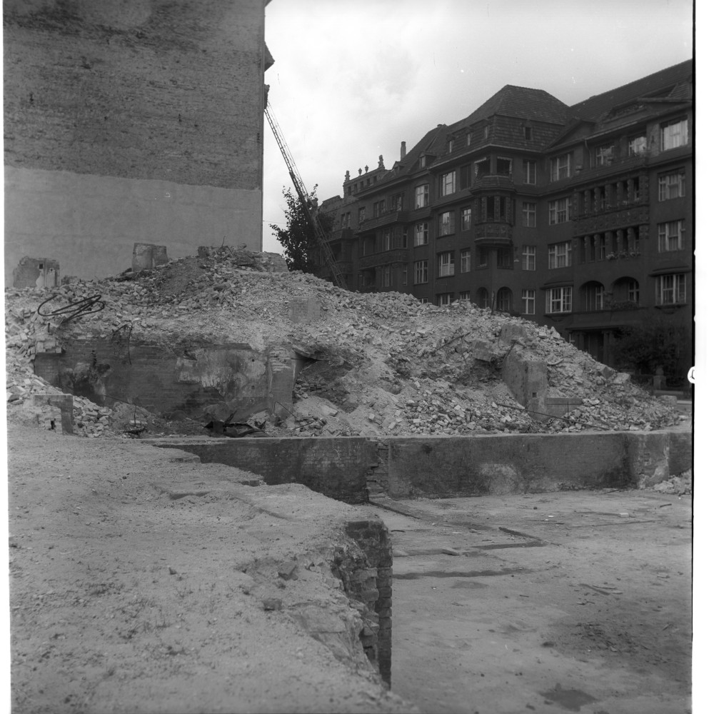 Negativ: Trümmer, Nymphenburger Straße 10, 1953 (Museen Tempelhof-Schöneberg/Herwarth Staudt CC BY-NC-SA)