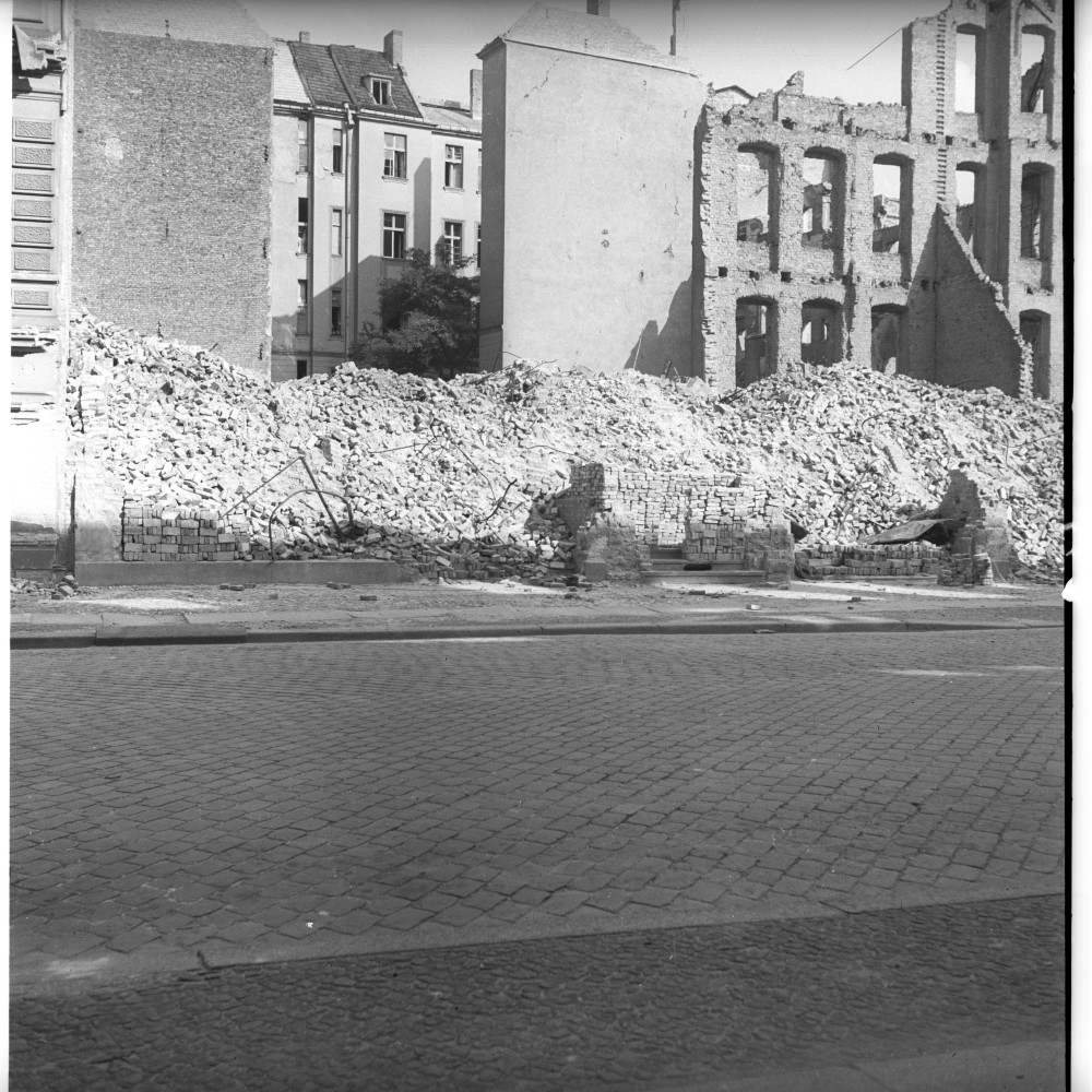 Negativ: Trümmer, Passauer Straße 23, 1950 (Museen Tempelhof-Schöneberg/Herwarth Staudt CC BY-NC-SA)