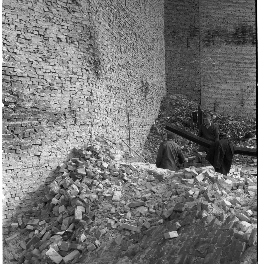 Negativ: Trümmer, Schwäbische Straße 21, 1950 (Museen Tempelhof-Schöneberg/Herwarth Staudt CC BY-NC-SA)