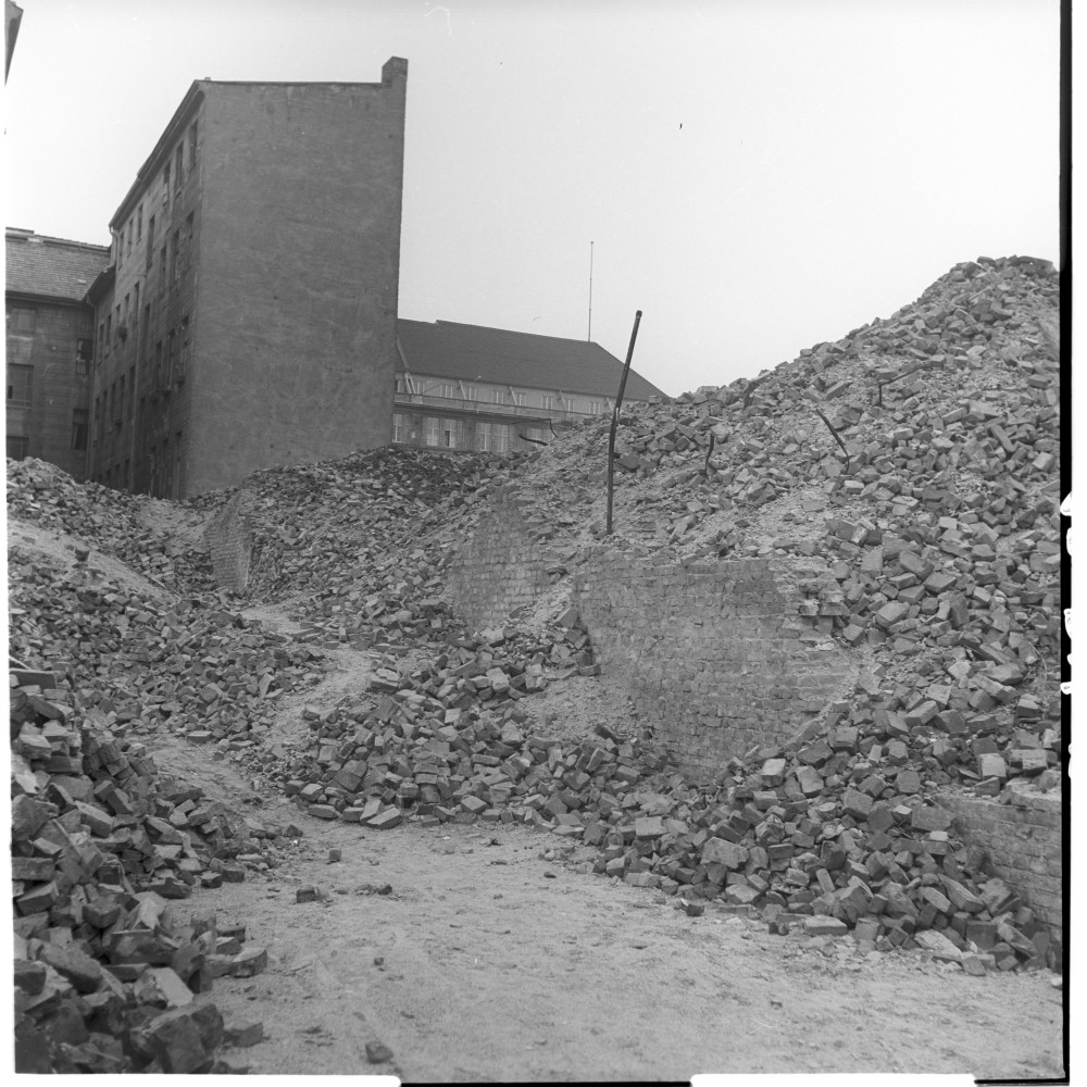 Negativ: Trümmer, Steinmetzstraße 27, 1953 (Museen Tempelhof-Schöneberg/Herwarth Staudt CC BY-NC-SA)