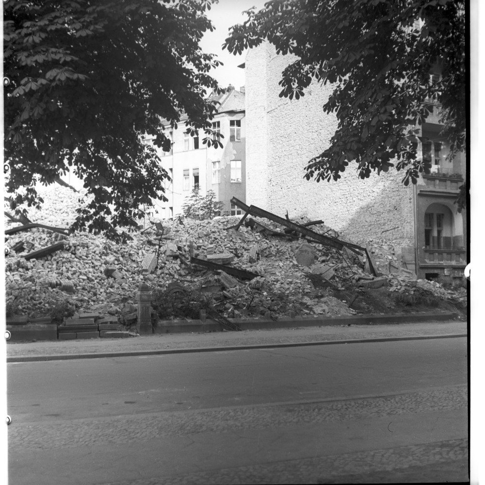 Negativ: Trümmer, Stubenrauchstraße 16, 1950 (Museen Tempelhof-Schöneberg/Herwarth Staudt CC BY-NC-SA)