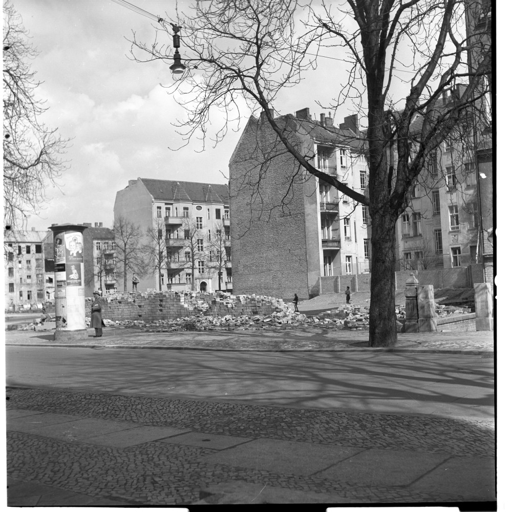 Negativ: Trümmer, Stubenrauchstraße 16, 1954 (Museen Tempelhof-Schöneberg/Herwarth Staudt CC BY-NC-SA)