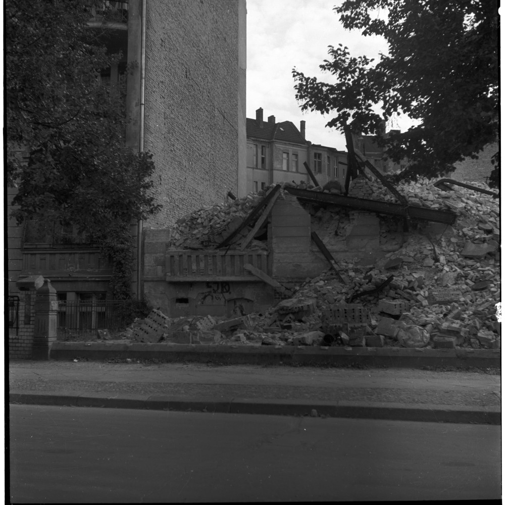 Negativ: Trümmer, Stubenrauchstraße 17, 1950 (Museen Tempelhof-Schöneberg/Herwarth Staudt CC BY-NC-SA)