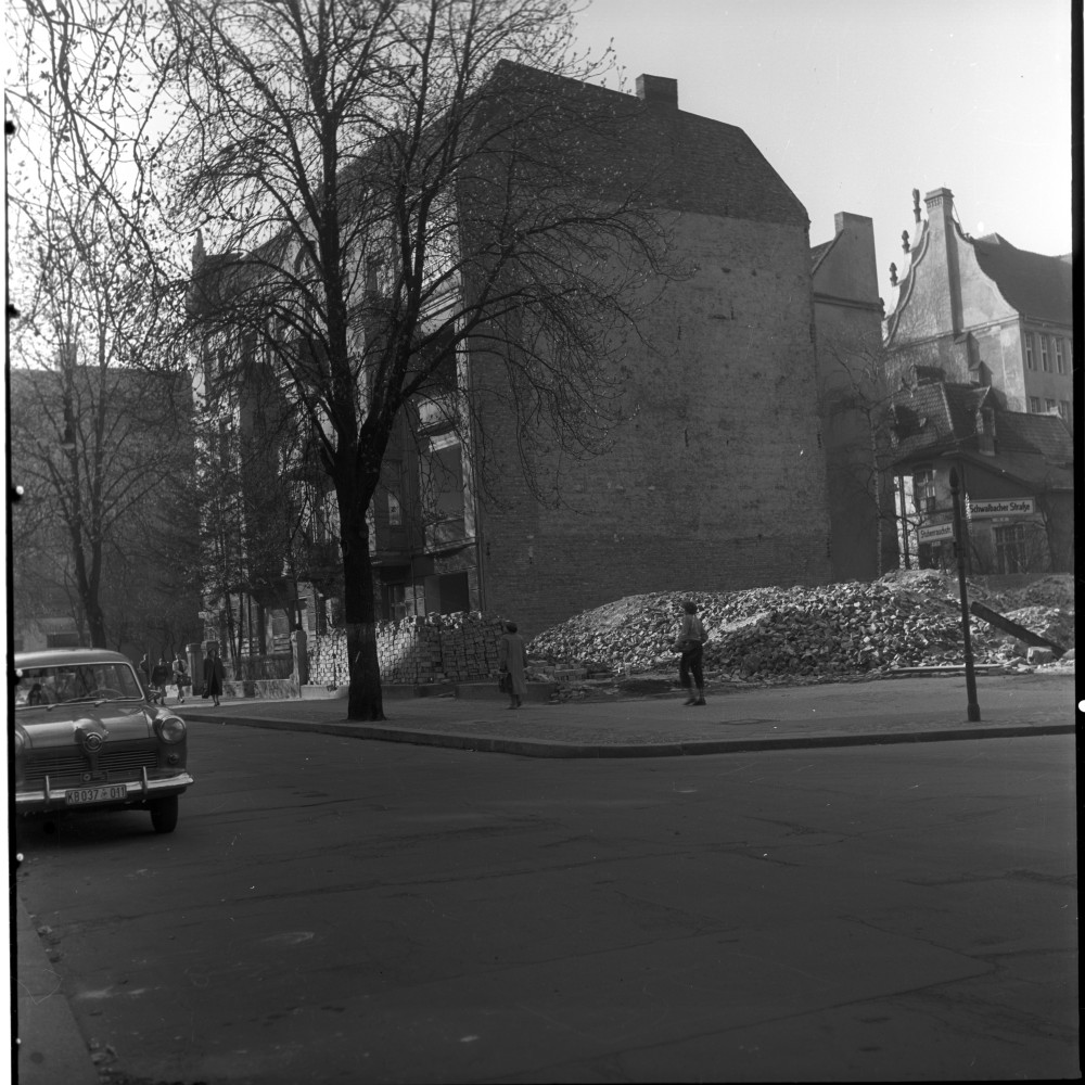 Negativ: Trümmer, Stubenrauchstraße 64, 1954 (Museen Tempelhof-Schöneberg/Herwarth Staudt CC BY-NC-SA)