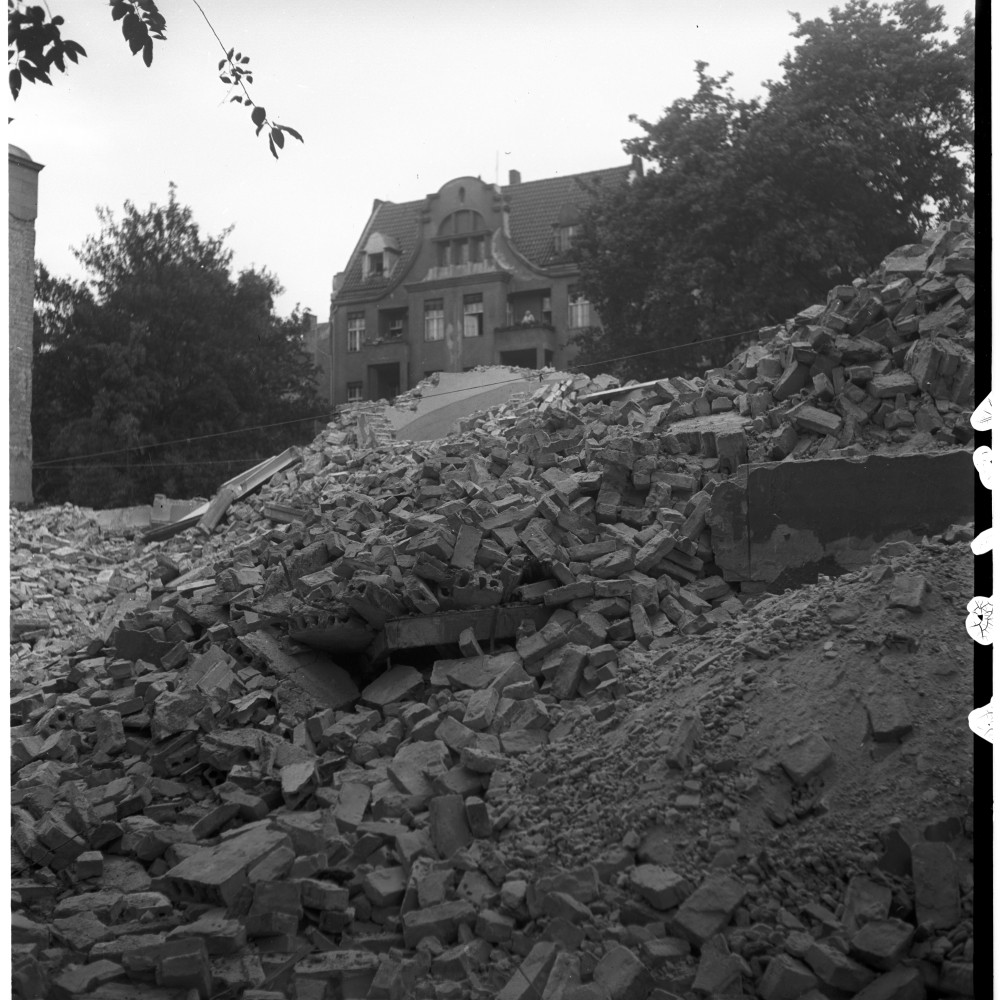 Negativ: Trümmer, Taunusstraße 9, 1953 (Museen Tempelhof-Schöneberg/Herwarth Staudt CC BY-NC-SA)