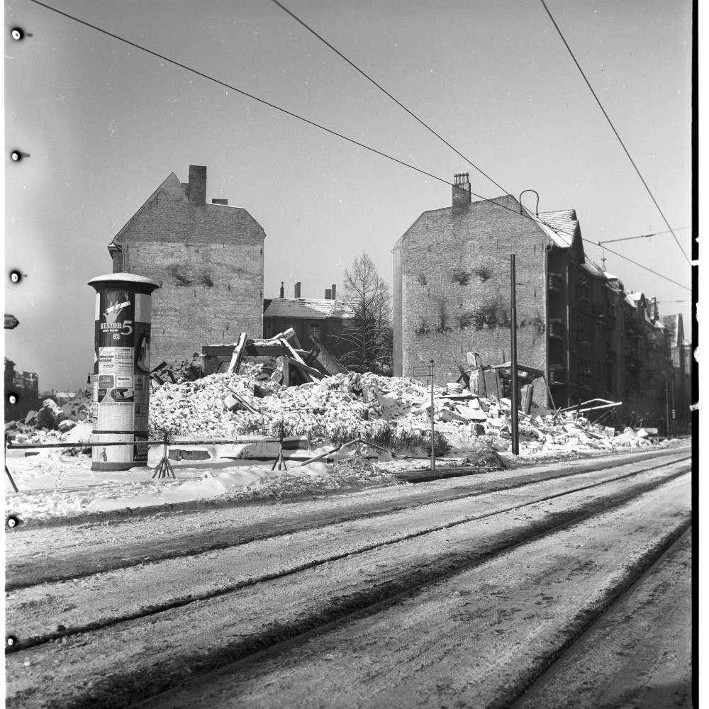 Negativ: Trümmer, Thorwaldsenstraße 1-2, 1954 (Museen Tempelhof-Schöneberg/Herwarth Staudt CC BY-NC-SA)