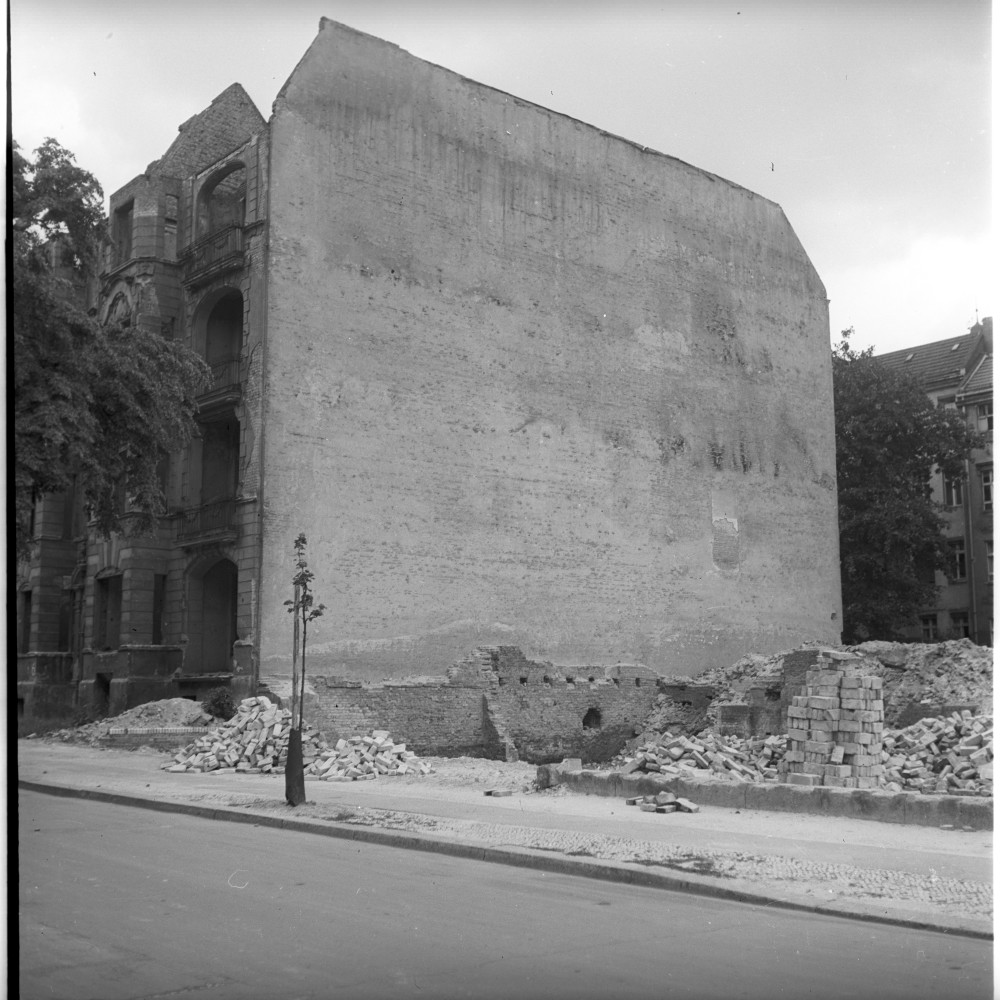 Negativ: Trümmer, Wielandstraße 5, 1953 (Museen Tempelhof-Schöneberg/Herwarth Staudt CC BY-NC-SA)