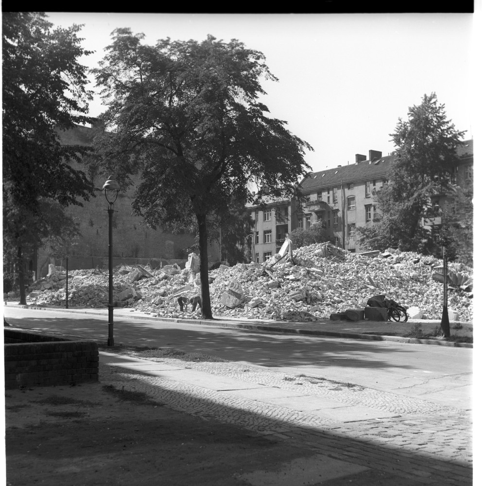 Negativ: Trümmer, Wielandstraße 6/7, 1953 (Museen Tempelhof-Schöneberg/Herwarth Staudt CC BY-NC-SA)