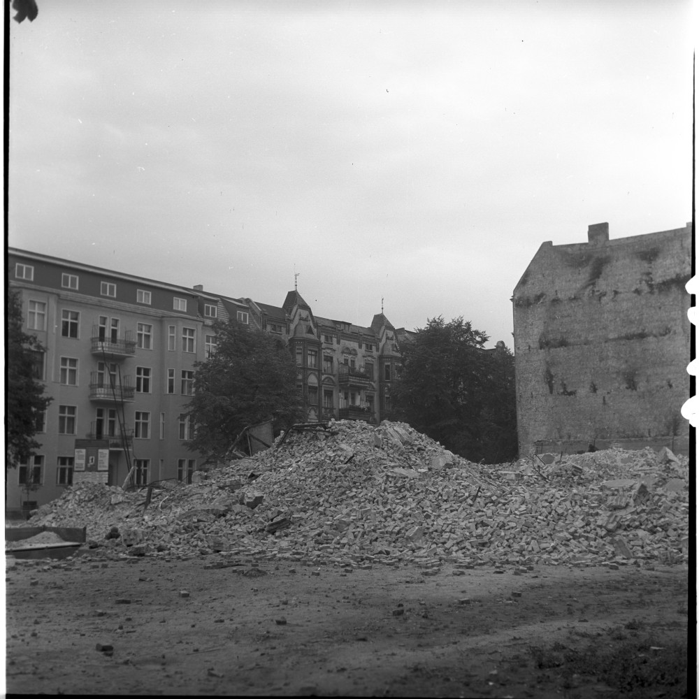Negativ: Trümmer, Wiellandstraße 6/7, 1953 (Museen Tempelhof-Schöneberg/Herwarth Staudt CC BY-NC-SA)