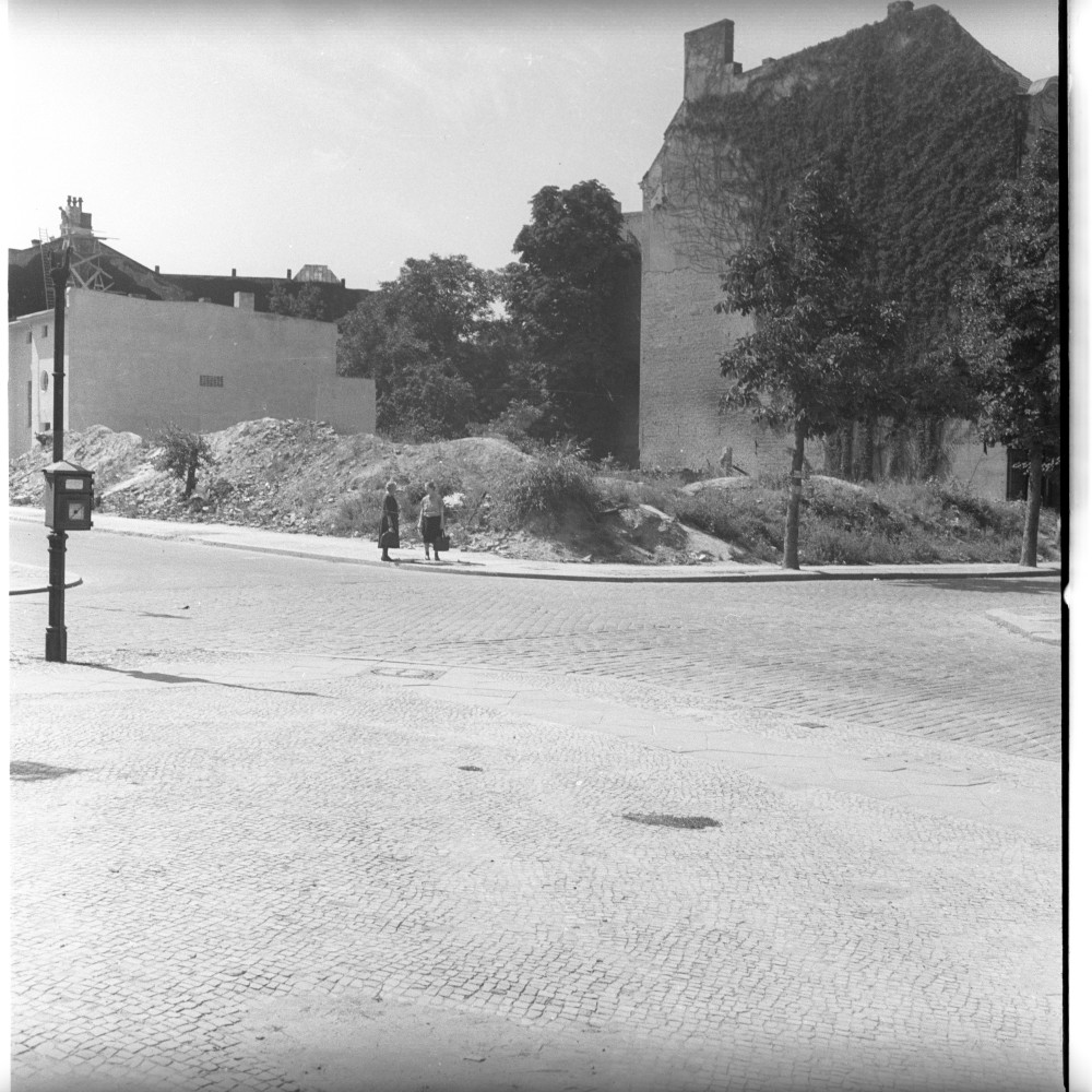 Negativ: Trümmer, Wilhelm-Hauff-Straße 5, 1950 (Museen Tempelhof-Schöneberg/Herwarth Staudt CC BY-NC-SA)