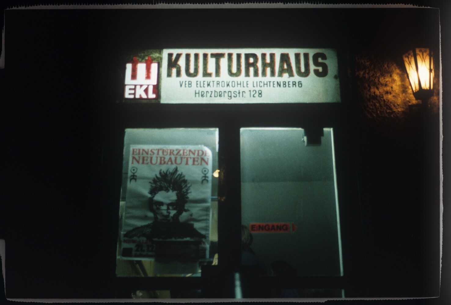 Einstürzende Neubauten VEB Elektrokohle 21.12.1989 D1 (Rita Maier / Schwules Museum Berlin RR-P)