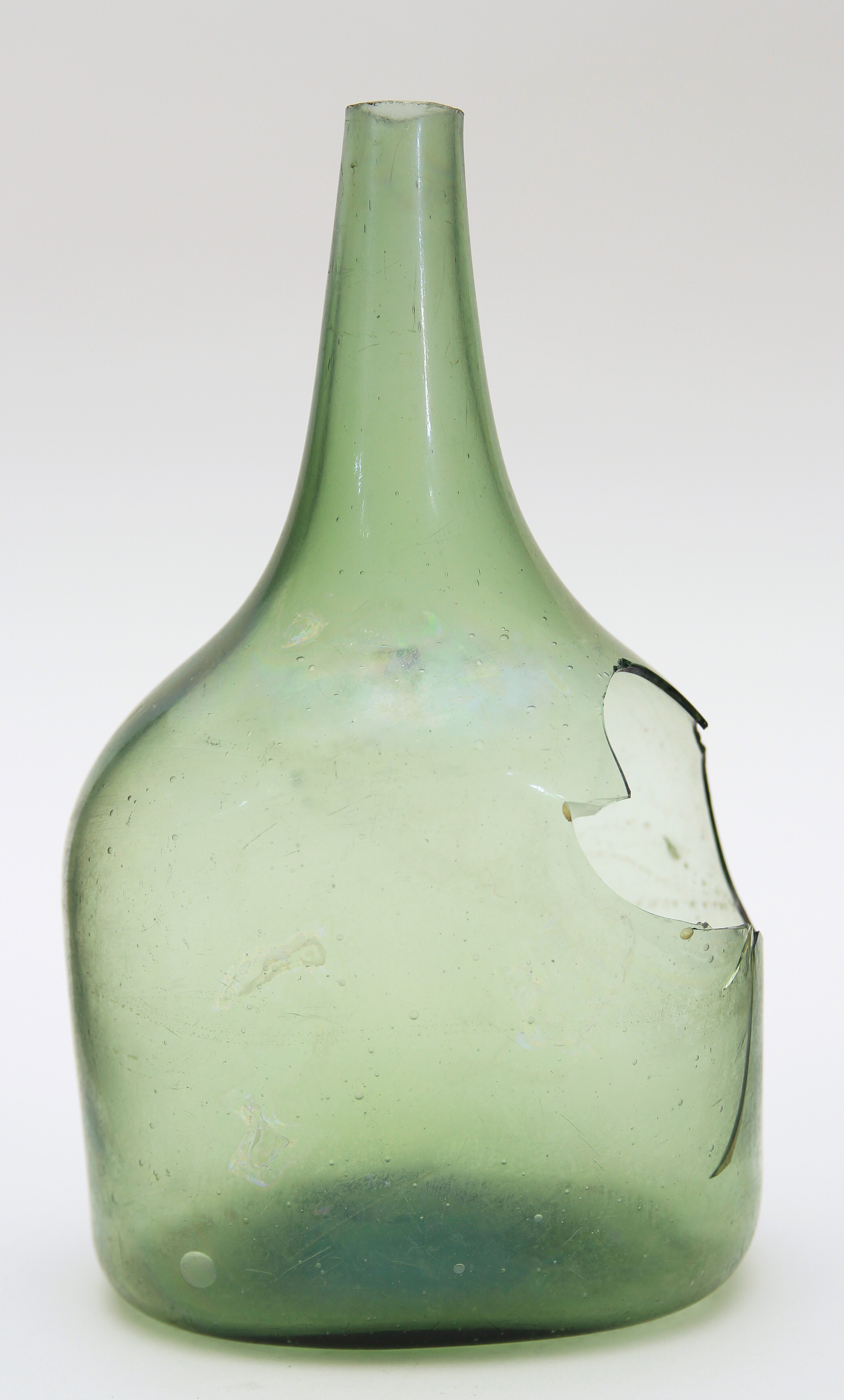 Fragment einer Glasflasche aus dem Kapellensee (Stiftung Stadtmuseum Berlin CC BY-NC-SA)