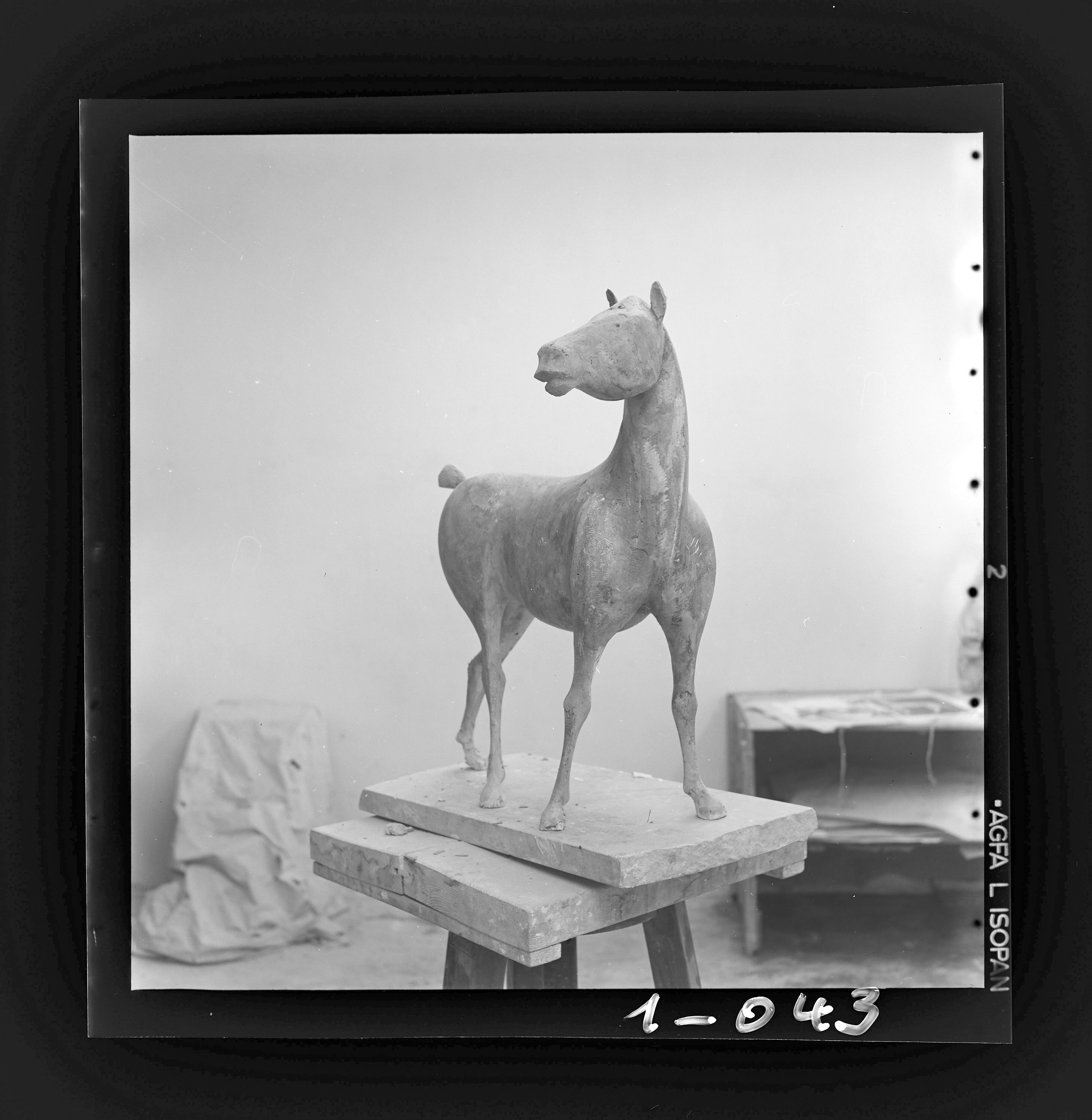 Fotografie Pferdeplastik von Joachim Dunkel (1925-2002) (Gerda Schimpf Fotoarchiv CC BY)