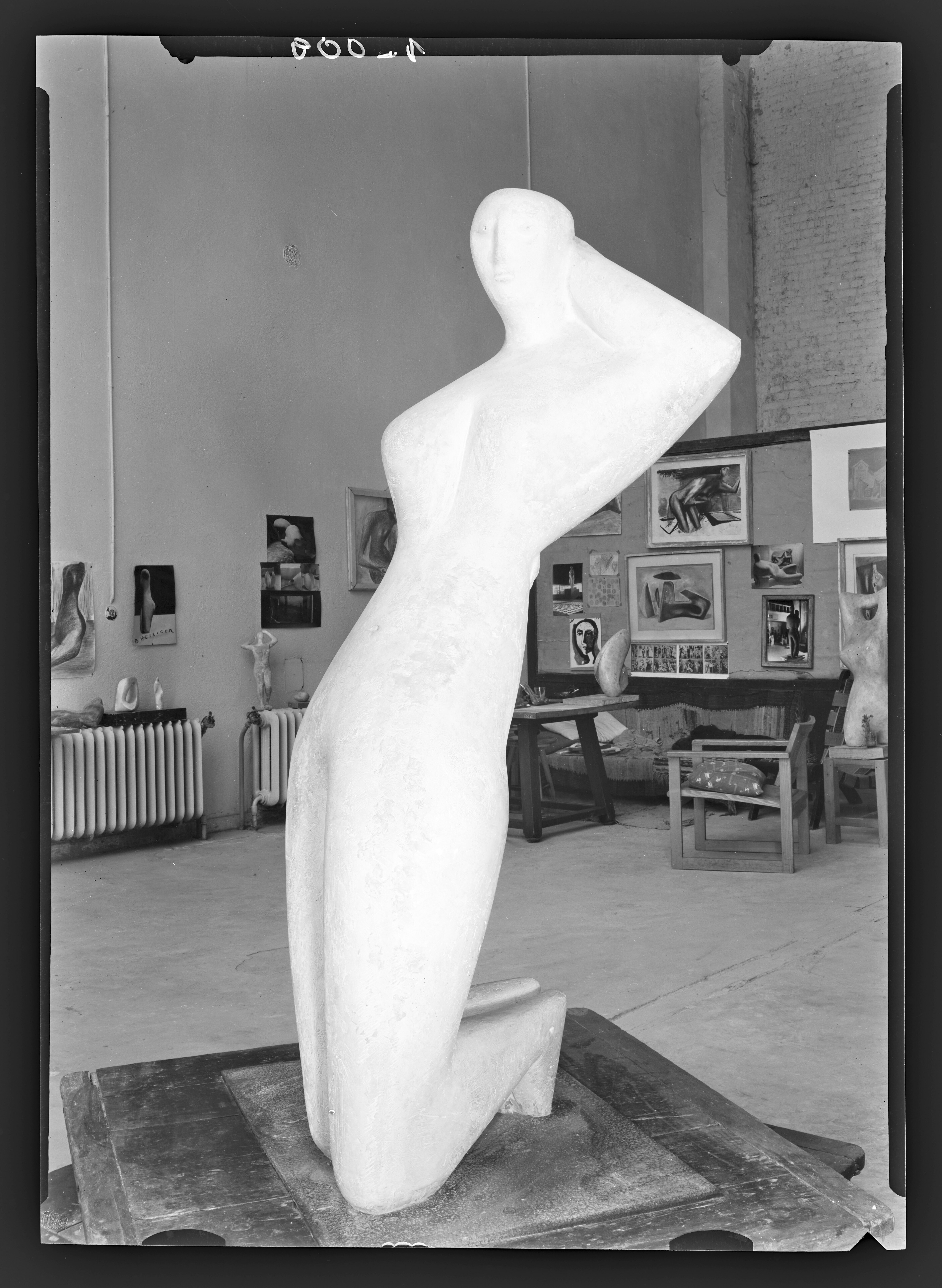 Atelieraufnahme mit Skulptur - Prof. Bernhard Heiliger, Atelier (1915-1995) (2) (Gerda Schimpf Fotoarchiv CC BY)