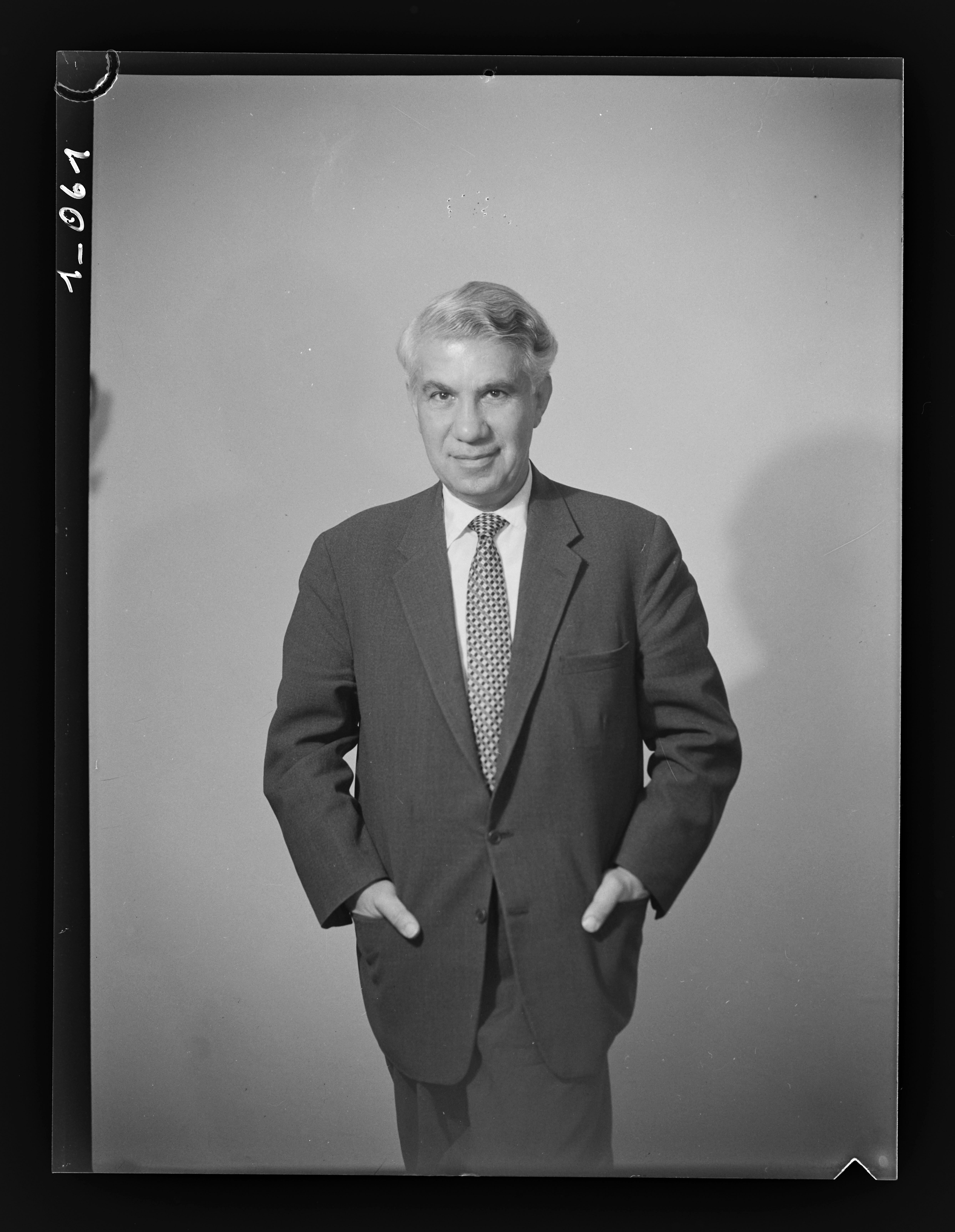Wissenschaftlerporträt Prof. Alexander Dinghas (1908-1974) (3) (Gerda Schimpf Fotoarchiv CC BY)
