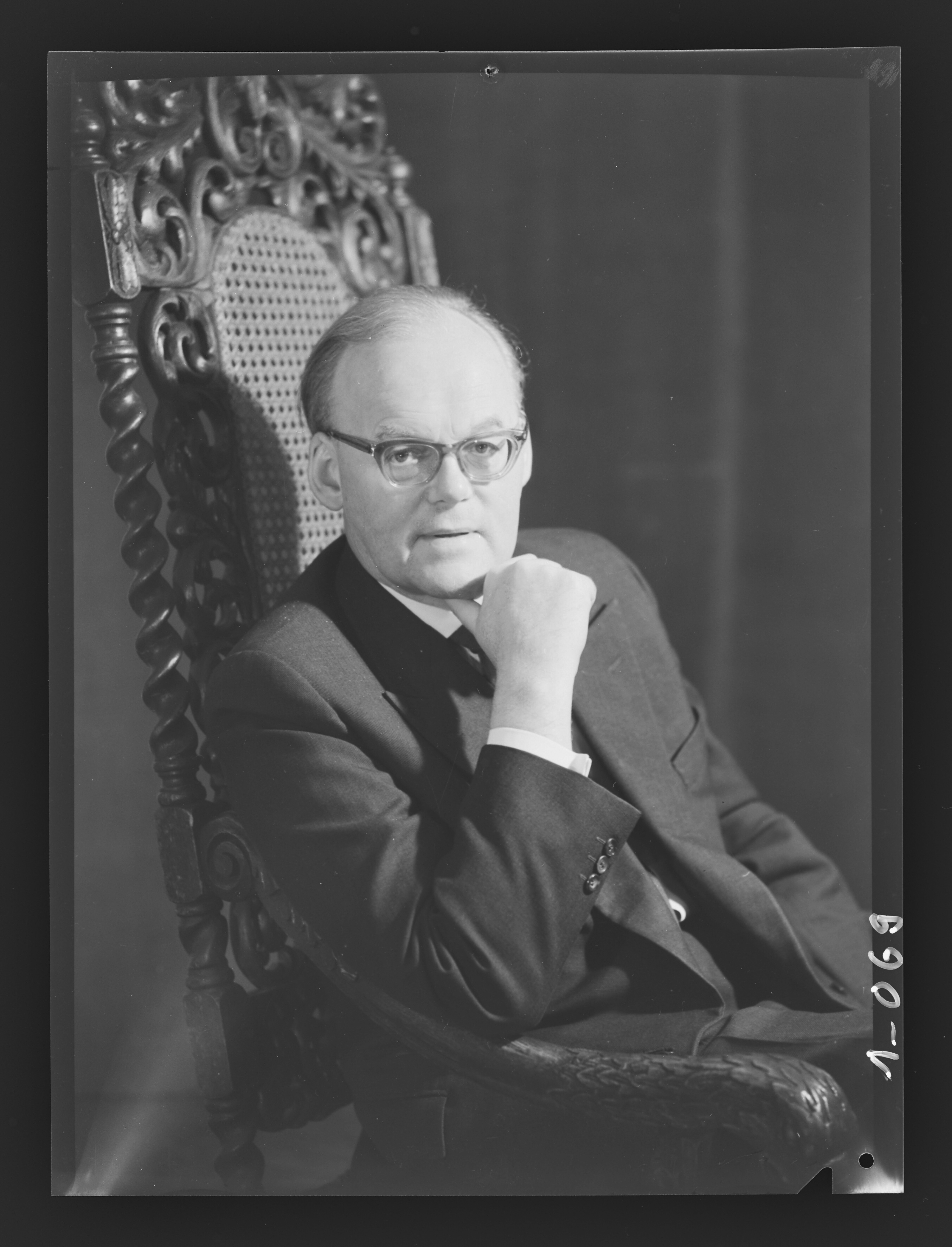 Porträtfotografie Prof. Wilhelm Weischedel (1905-1975) (3) (Gerda Schimpf Fotoarchiv CC BY)