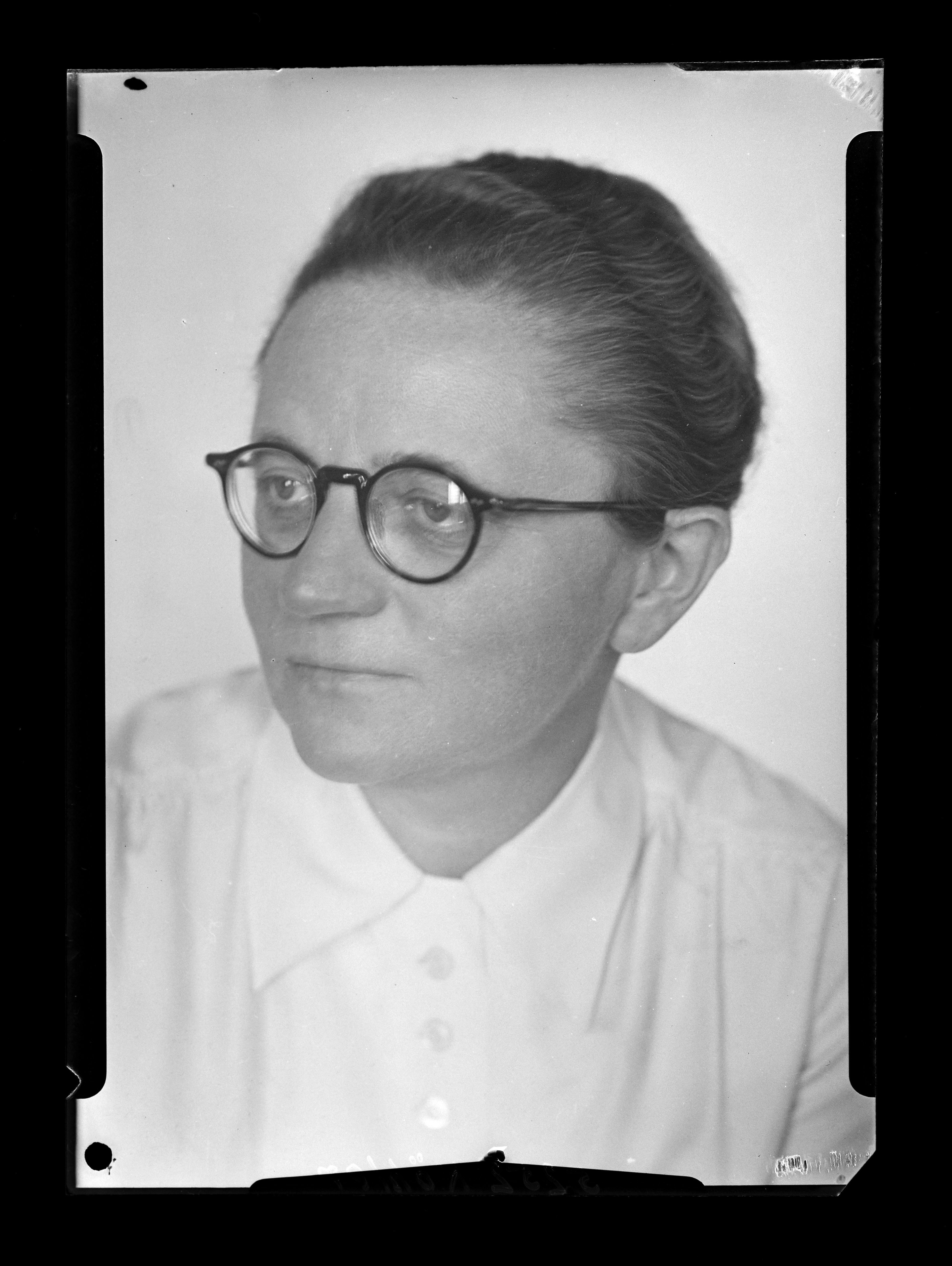 Porträtfotografie Frau Dr. Köhler (3) (Gerda Schimpf Fotoarchiv CC BY)