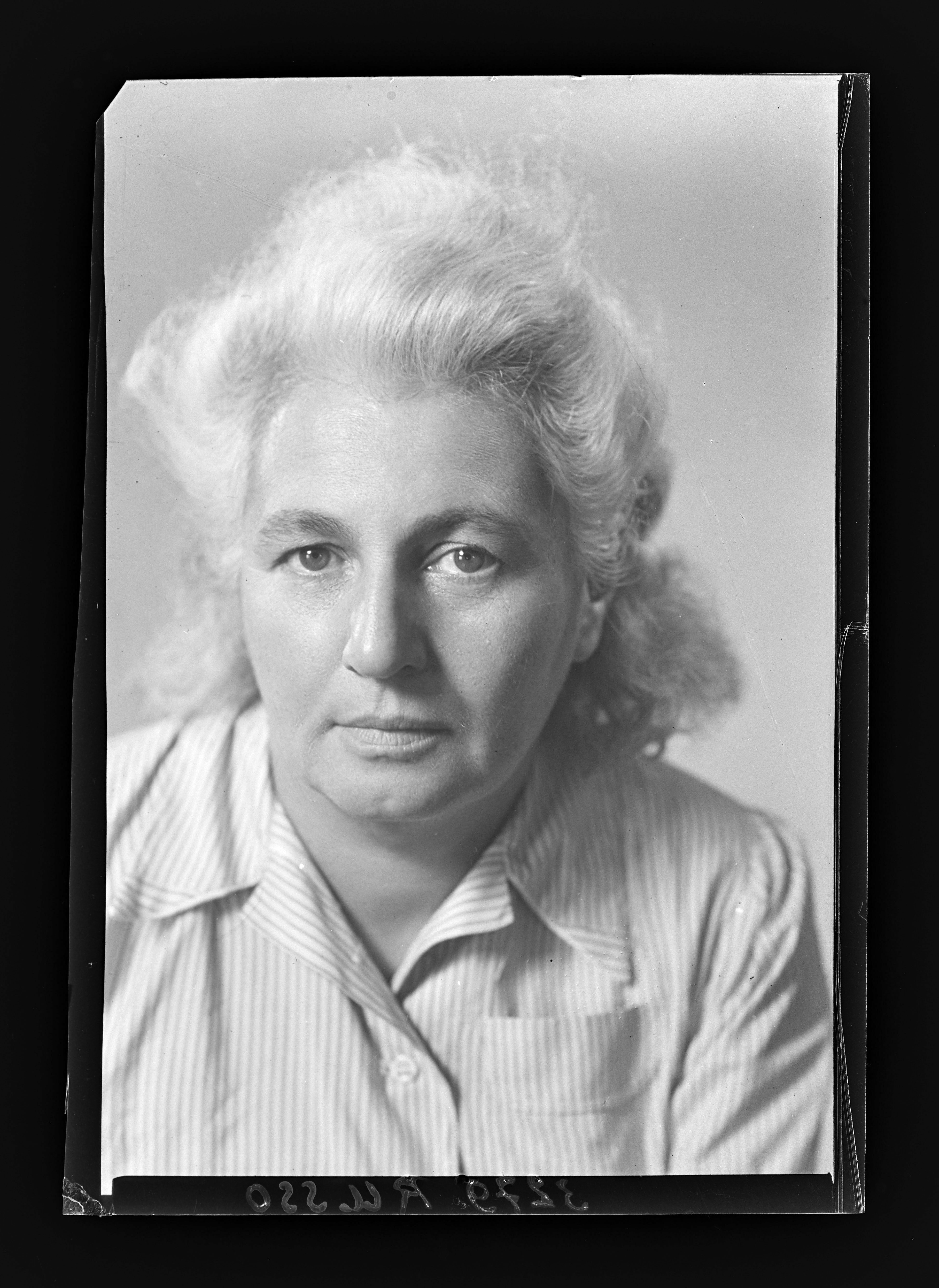 Porträtfotografie Frau Dr. Russo (2) (Gerda Schimpf Fotoarchiv CC BY)