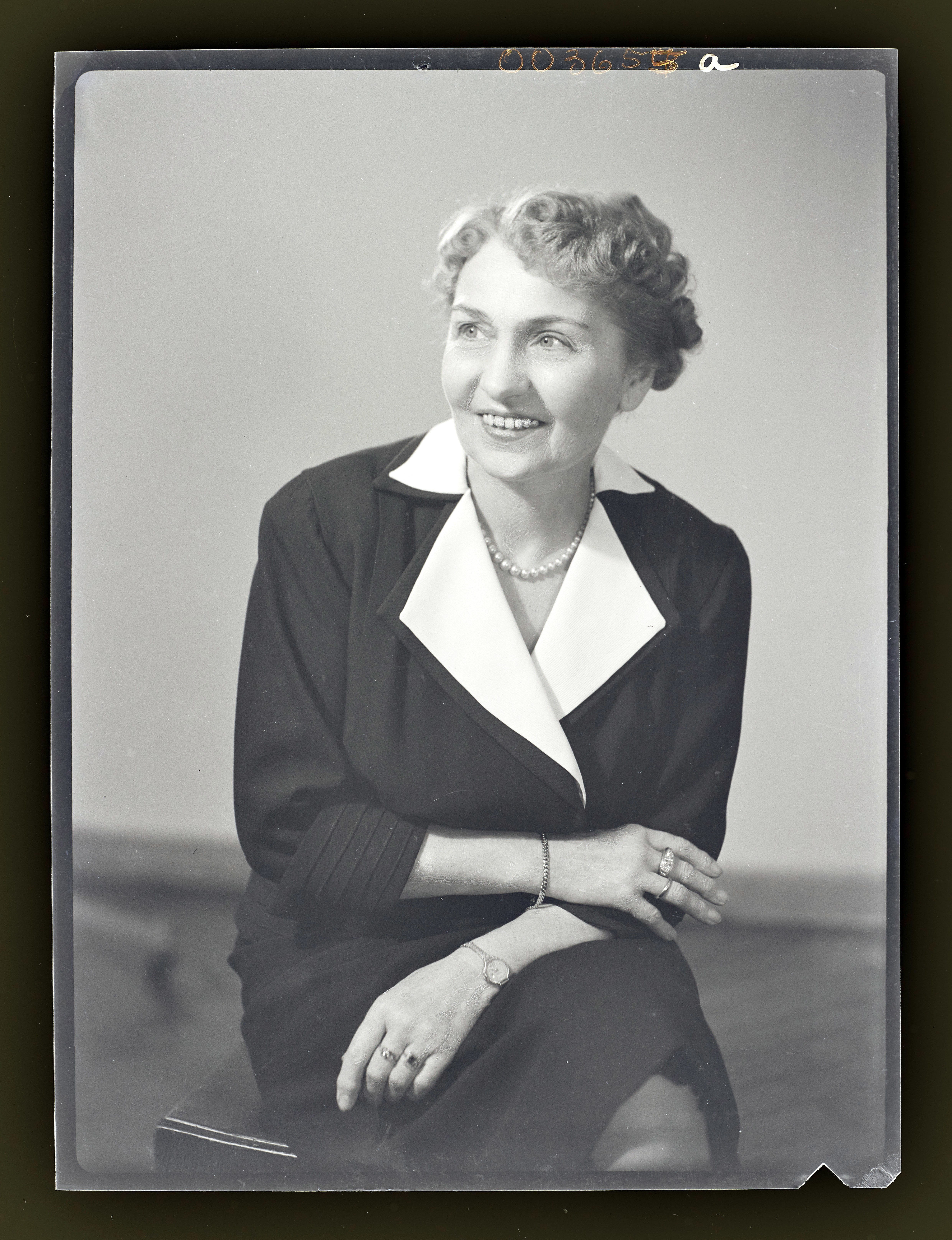 Porträtfotografie Frau Prof. Knuth (2) (Gerda Schimpf Fotoarchiv CC BY)