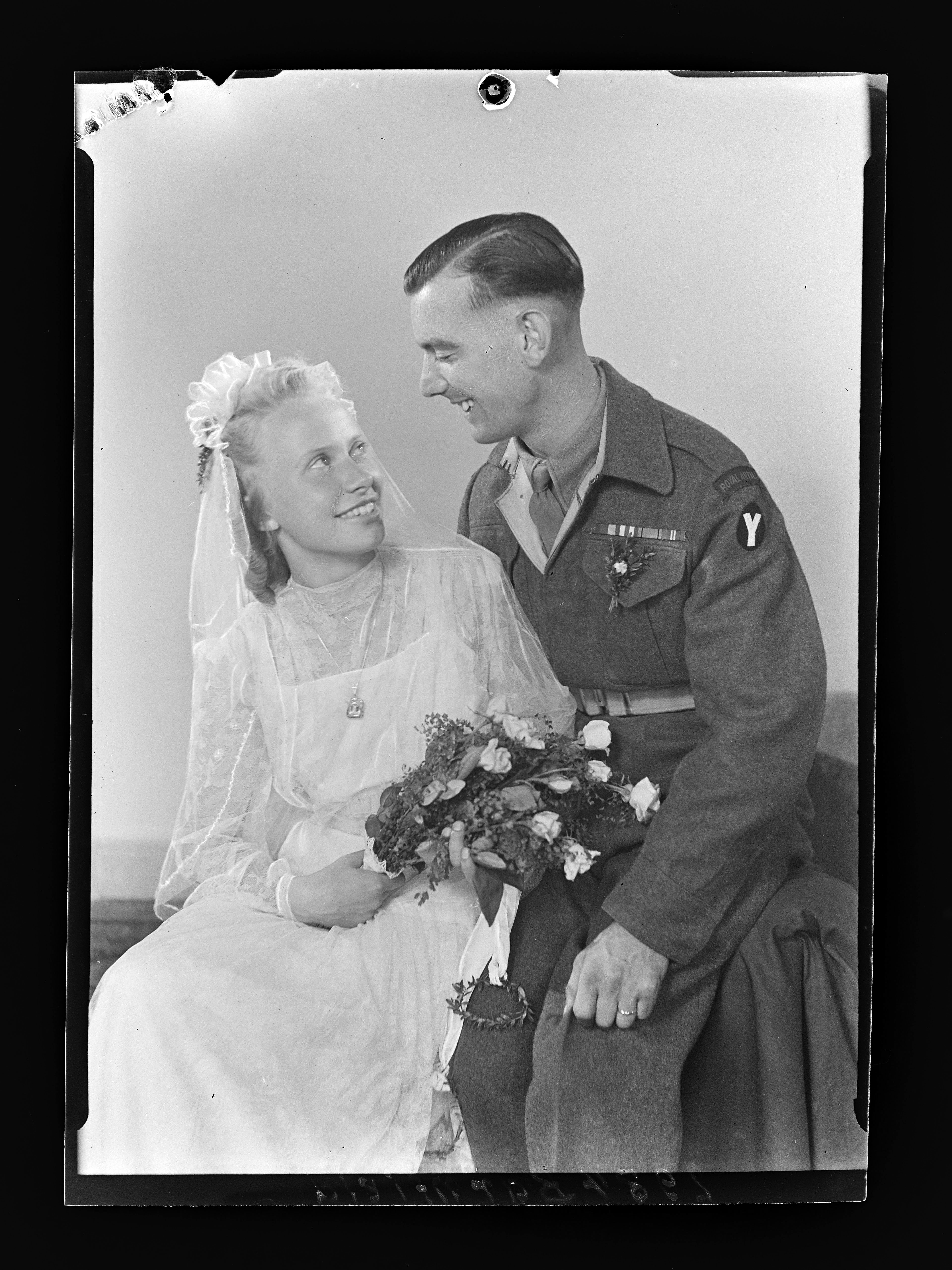 Alliiertenporträt Brautpaar Barnfield (1) (Gerda Schimpf Fotoarchiv CC BY)