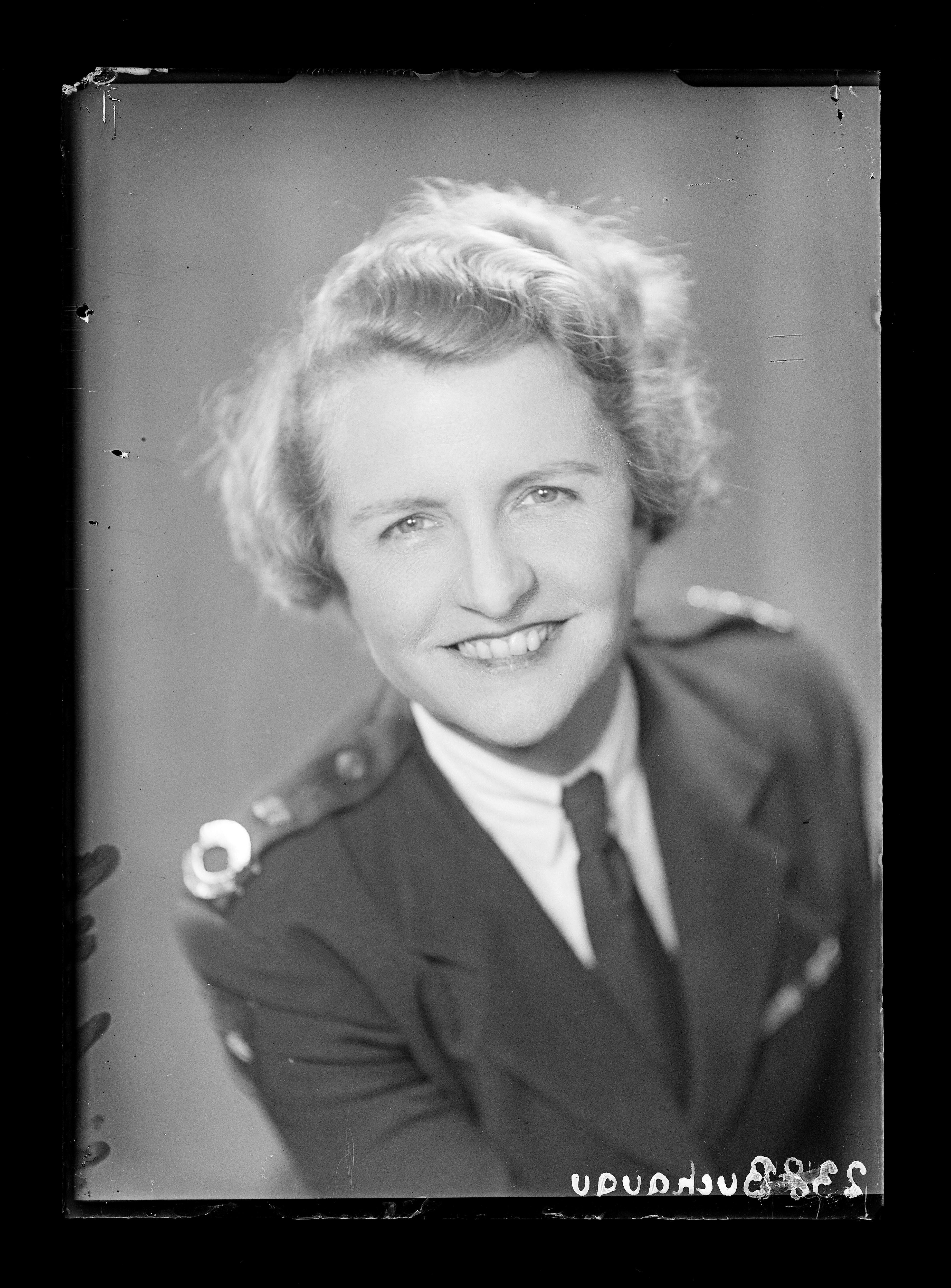 Alliiertenporträt Mrs. Buchanan (2) (Gerda Schimpf Fotoarchiv CC BY)
