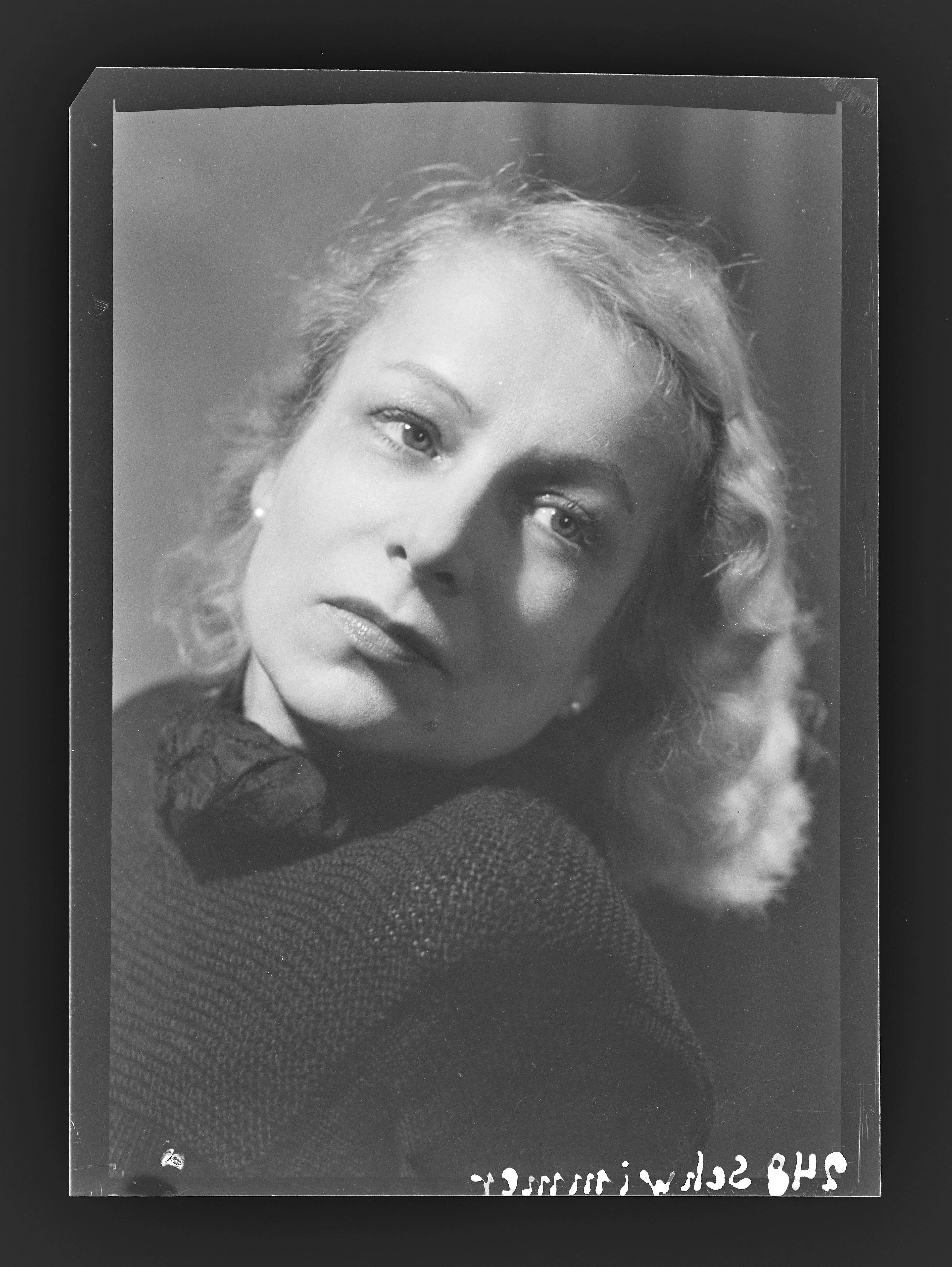 Künstlerinnenporträt Eva Schwimmer (1901-1986) (1) (Gerda Schimpf Fotoarchiv CC BY)