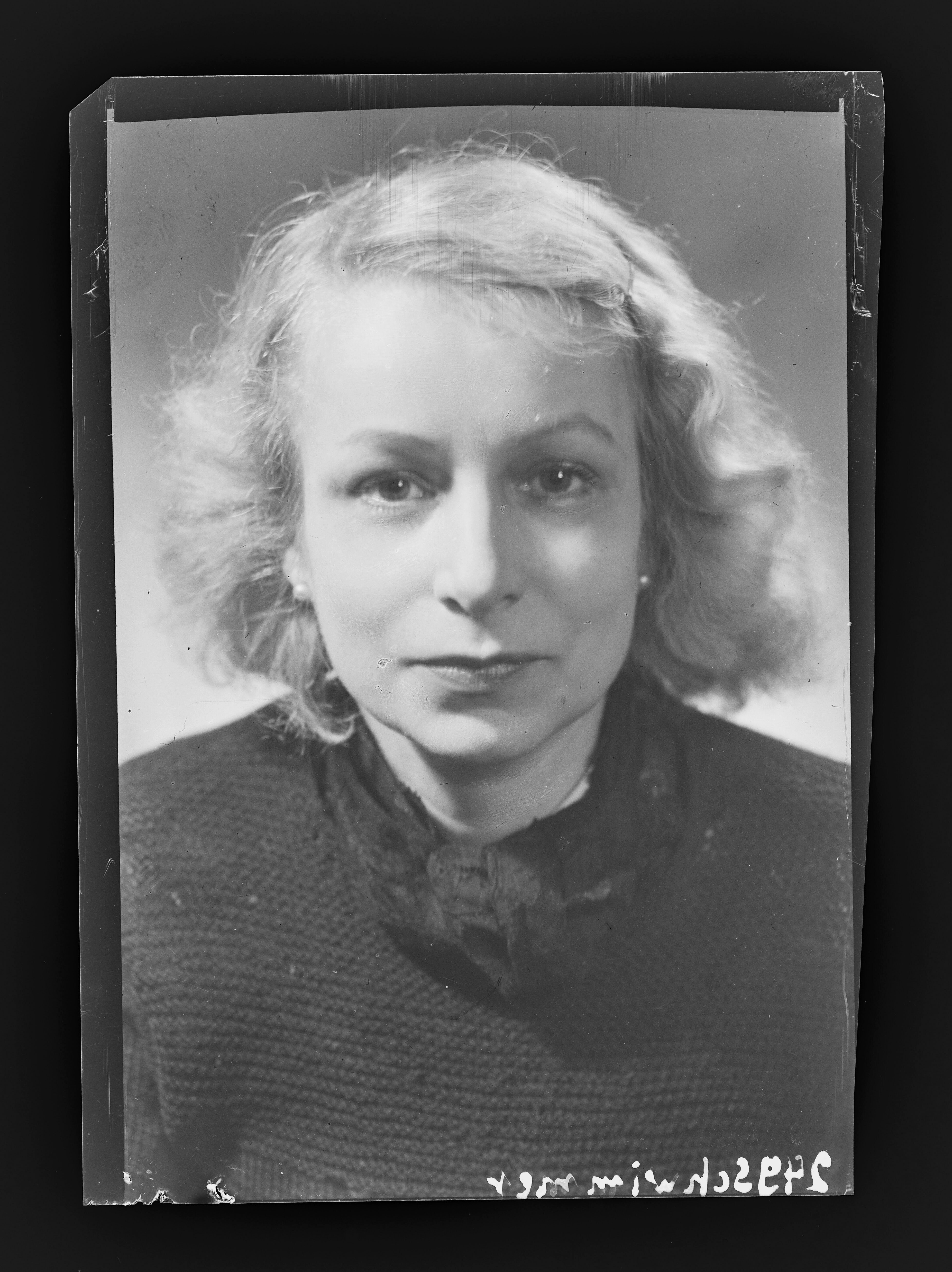 Künstlerinnenporträt Eva Schwimmer (1901-1986) (2) (Gerda Schimpf Fotoarchiv CC BY)