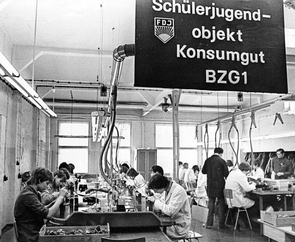 Ausstellungsobjekt "Was nicht im WF-Sender stand": unbezahlte Kinderarbeit ((c) Kurt Schwarz CC BY-NC-SA)